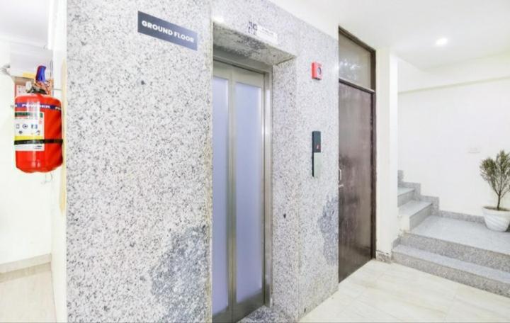 古尔冈 Rbm Residency酒店 外观 照片